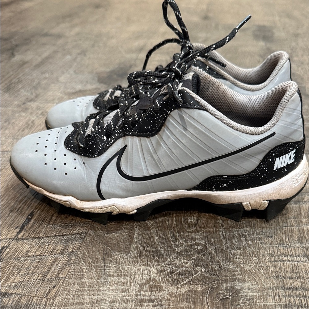 Nike Gray and Black Fastflex baseball cleats